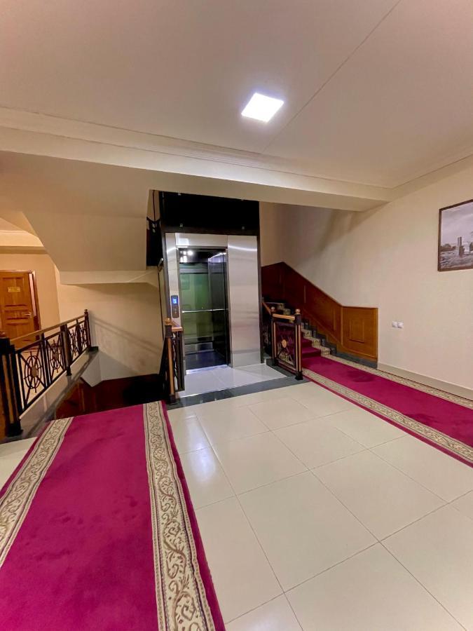Hotel Plaza Viktoria Gjoumri Kültér fotó