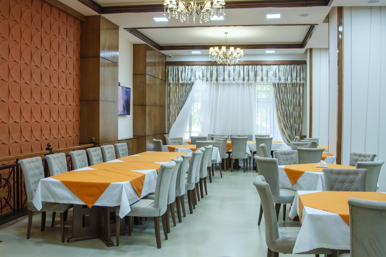 Hotel Plaza Viktoria Gjoumri Kültér fotó
