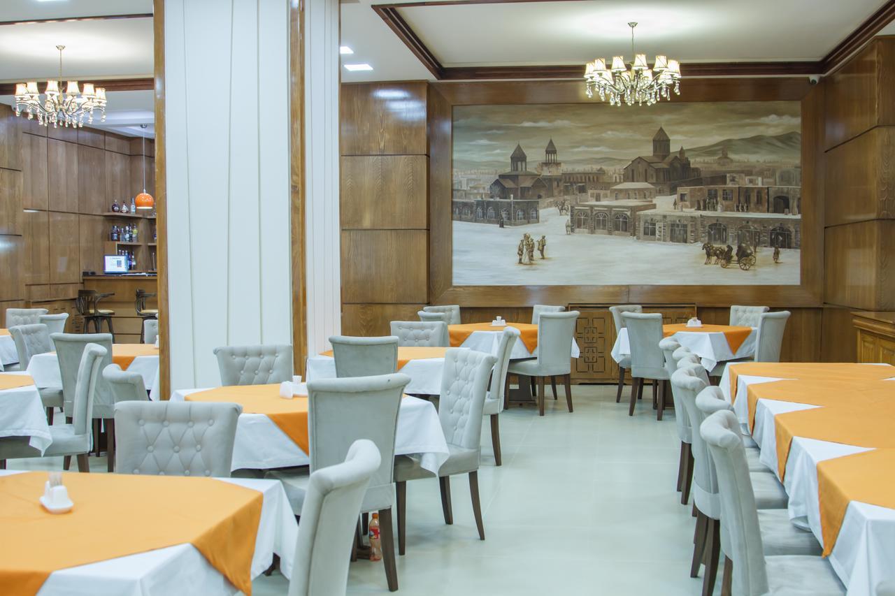 Hotel Plaza Viktoria Gjoumri Kültér fotó