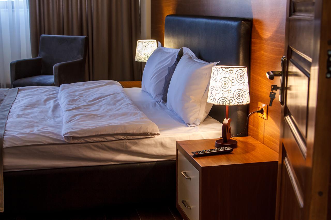 Hotel Plaza Viktoria Gjoumri Kültér fotó
