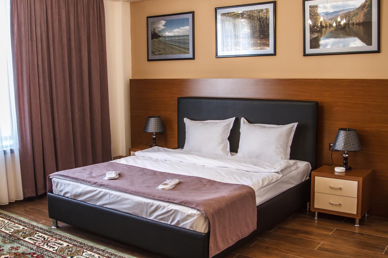 Hotel Plaza Viktoria Gjoumri Szoba fotó